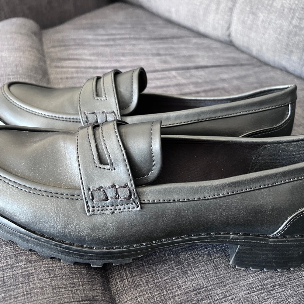 Time and Tru Women’s black Slip-On Loafers